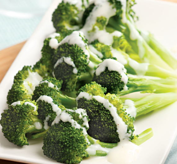 Brokoliai su žaliuoju kreminiu padažu